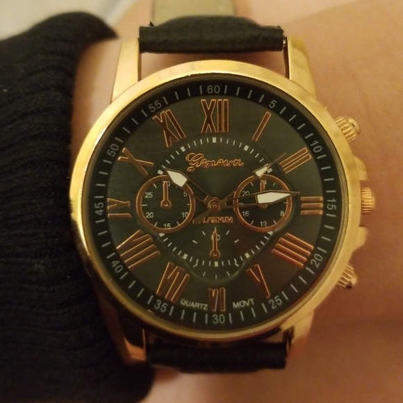 ONE LEFT NWT Women's Geneva Watch - Picture 3 of 3